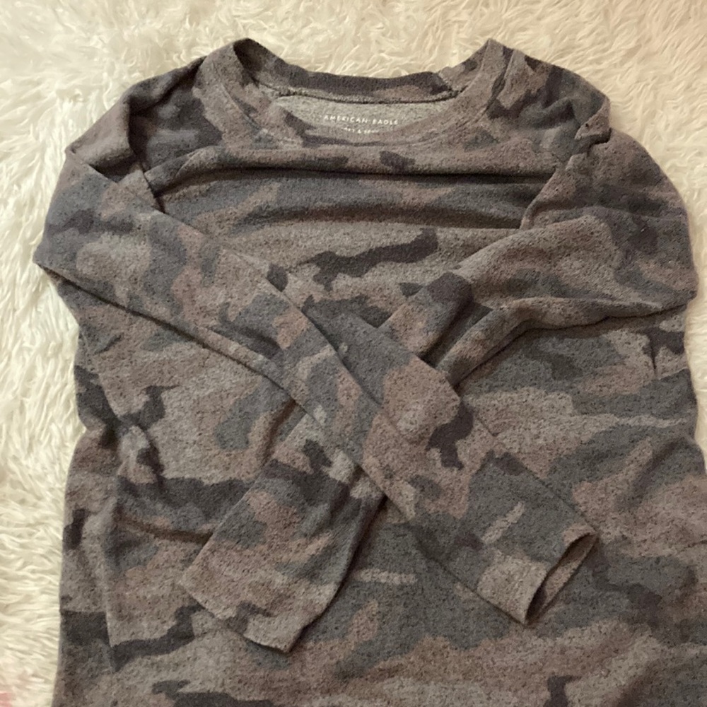 Super adorable army printed long sleeve sweater from American eagle